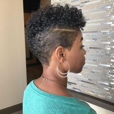 Haircut Female, Short Taper Haircut, Short Natural Styles, Twa Styles, Styles Short Hair, Short Natural Haircuts, Modern Bob, Short Curly Hairstyles