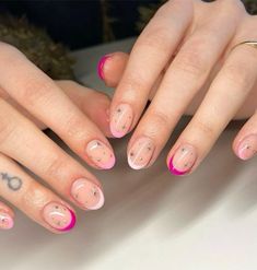 Simple Nail Art Stars, Short Nails Art Pink, Stars French Tip Nails, French Nail With Star, Star Decal Nails, Pink Star Nails Short, French Tip And Star Nails, Star Nail Designs Short, Short Nails Ideas Stars