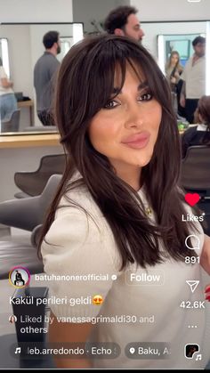 Short Brunette Hair With Side Bangs, Curtain Bangs Feathered Hair, Side Bangs Fine Hair, Midi Haircut With Bangs, Brunette With Fringe, Chocolate Brown Hair With Bangs, Long Dark Hair With Bangs, Burnette Hair, Hairstyles For Big Foreheads