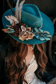 Custom Cowboy Hats, Looks Country, Bridal Hat, Painted Hats, Hat Ideas, Fancy Hats, Looks Black, Stylish Hats