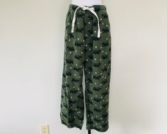 "Sleep Pants Medium Eddie Bauer Green Black Bears Footprints Bed Bottoms Lounge Wear Resting Wear Vintage Lingerie Pockets Freshly Laundered 30\" waist stretches to 36\" Inseam: 28\" From Our Store In Cincinnati FREE SHIPPING In US ON Orders Over $35 7 2022 Excellent condition and freshly laundered. We ship worldwide.✈️ Please message with any questions and thank you for looking. Have a lovely vintage day." Green Pajama Pants, Bear Footprint, Lingerie Vintage, Black Bears, Waist Stretches, Sleep Pants, Sleep Shorts, Pajama Robe, Vintage Lingerie