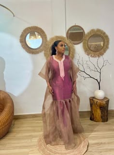 Kaftan but make a statement ✨✨ Our RAINA Kaftan is now available in this very beautiful and subtle color ✨✨ ( 2 in 1 kaftan ) Features an embroidered sheer kaftan with an inner midi dress ✨✨ Brand: JAYDA WOMAN Organza Bubu, African Wedding Guest Outfit, African Wedding Guest Dress, Organza Kaftan, Kaftan Styles For Ladies, Outfits Trousers, Sheer Kaftan, Maxi Dress Outfits, Bubu Dress