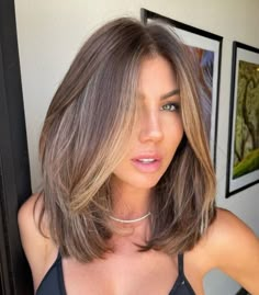 Hairstyles Names, Brown Hair Shades, 60s Women, Oval Face Hairstyles, Women's Hairstyles, Shoulder Length Hair Cuts, Haircuts For Medium Hair, Haircuts Straight Hair, Haircut For Thick Hair