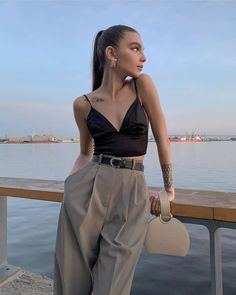 Chique Outfit, Top Girl, Fashion 90s, Looks Street Style, Outfit Trends, Mode Inspo, Inspired Outfits, 가을 패션, Looks Style