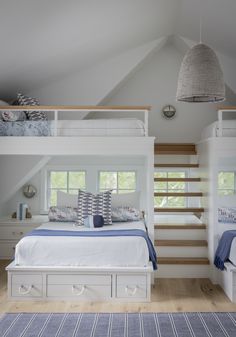 Room for More: Beautiful Bunk Rooms | Boston Design Guide Small Beach House Interior, Vineyard Interior Design, Marthas Vineyard Interior Design, Bunk Room Ideas, Chatham Massachusetts, Cape Cod Home, Ideas Habitaciones, Boston Design, Bunk Rooms