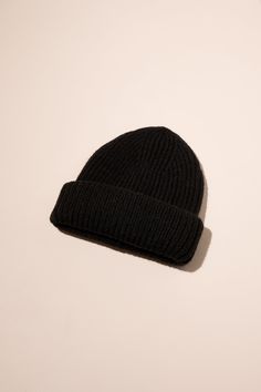 Soyez prêtes à affronter l'hiver avec cette tuque en rib. Aussi belle que confortable, vous allez l'adorer! Tuque en tricot en rib À noter que le revers n'est pas cousu Taille unique 47% acrylic, 25% nylon, 28% pbt (polybutylene terephthalate) Snug Beanie For Cold Winter Weather, Soft Knit Beanie Bonnet, Fall Soft Knit Beanie Bonnet, Ribbed Beanie For Cold Weather In Fall, Winter Soft Knit Beanie, Warm Snug Beanie For Fall, Cozy Snug Beanie For Winter, Black Ribbed Beanie For Fall, Ribbed Knit Hats For Fall