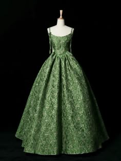 Royalty Ball Gowns, Green Vintage Prom Dress, Yule Ball Dress Aesthetic, Yule Dress, Ball Gown Green, Royal Ball Gowns, Royal Gowns, Lace Prom Gown, Gown Green