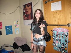 guys i might be kesha Kesha Halloween Costume Diy, Trashy 2010 Aesthetic, Kesha Aesthetic Outfits, Kesha Party Aesthetic, Kesha Outfits 2000s, 2010s Party Outfit, 2000s Indie Sleeze, Kesha Core Aesthetic, 2010 Grunge Outfits