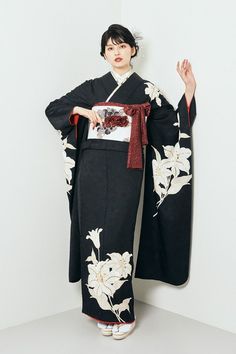 Japanese Traditional Clothing, Manga Clothes, Kimono Design, Fashion D, Concept Clothing, Beautiful Kimonos, Womens Kimono, Fashion Inspiration Design, Asian Outfits