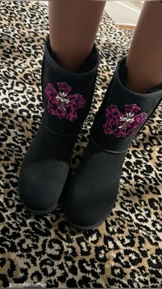 Custom Uggs, Frankie Stark, Face Tattoos For Women, Fire Shoes, Dr Closet, Face Tattoos, Uggs Outfit