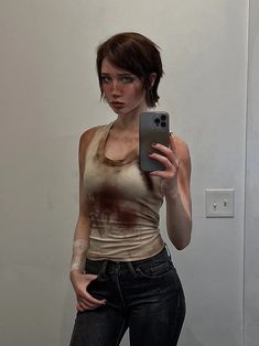 Us Halloween Costume, Ellie Cosplay, Zombie Clothes, Quick Halloween Costumes, The Last Of Us2, Joker Cosplay, Cosplay Inspo, Ellie Williams, Halloween Inspo