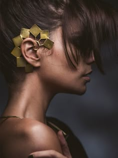 Handcrafted in bronze, plated in 22k gold or sterling silver, the Alchemy cuff is the definitive statement ear cuff. Sculpted with minimal forms that give you maximum impact. Bold yet elegant, this cuff is a head turner. Wear yours day or night, keeping it in focus with swept back hair. This earcuff is custom made and will take 15 working days to produce. Silver Ear Cuff Earrings, Swept Back Hair, Dope Jewelry Accessories, Accesories Jewelry, Gold Ear Cuff, Minimalist Studs, Silver Ear Cuff, Unusual Jewelry, In Focus