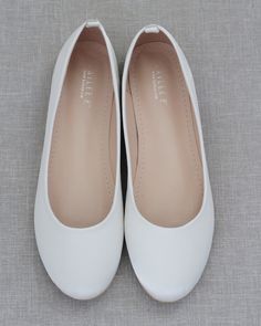 Shoes For Prom Flat, Comfortable Wedding Flats, Flat White Shoes, Ivory Ballet Flats, Elegant Shoes Flat, Shoes For Brides, Fancy Flats, White Flat Shoes, Perfect Wedding Shoes