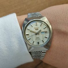 Rare SEIKO 5 DX Ref. 6106-7720 Specifications: Mcchanical Automatic Winding  Jewels: 23 Jewels Day and date indicator Dimemsions of Case: 37mm Each watch has been totally serviced by professional watchmaker and keep good tme More WATCH: https://www.etsy.com/shop/MyVintageBAG Each Item will be very carefully protected , very carefully packed and shipped within 1-2 business days. If you have a question about this item, please contact me! PLEASE NOTE ♦ All our items are vintage and sold in their AS-IS condition! ♦ What you see in the photos is exactly what you get! ♦ The real colors may slightly differ from their appearance on your display! PAYMENT POLICY: 1.) PayPal is accepted ---------- SHIPPING POLICY: 1.) International Shipping 2.) We are shipping via REGISTERED airmail. 3.) Items will b Vintage Watches 70s, Seiko 5 Automatic, Vintage Timepiece, Clock Vintage, Retro Watches, Seiko 5, Gents Watches, Vintage Watches For Men, Watches Unique