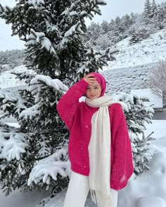 Hijabi Winter Outfits Modest Fashion, Qatar Outfits, Qatar Women, Women Style Inspiration, Winter Hijab Outfits, Snow Outfits For Women