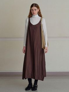 Composition : SHELL_ VISCOSE 81% NYLON 19%Country of Origin : Republic of Korea Baggy Maxi Dress, Sleeveless Dress Outfit, Modern Medieval, Dress Layering, Comfort Clothing, Sewing Projects Clothes, Dress Layer, Style Goals, Layered Dress