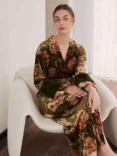 Experience the allure of Eastern luxury and elevate your everyday moments with this Luxury Velvet Kimono Robe for any occasion. Immerse yourself in the sumptuous feel of our ultra-soft, high-quality fabric, delicately adorned with stunning floral prints. - One size comfortably fits most- Up to 43" at chest and hips- A luxurious velvet robe with fur cuffs- Olive green velvet with blush floral print- Removable waist tie closure - Belt loops and inside ties to secure closure- Relaxed fit with sligh Robe With Fur, Japanese Outfit Ideas, Winter Robes, Olive Green Velvet, Kimono Pajamas, Luxury Robes, Fur Cuffs, Book Fashion, Velvet Kimono