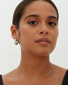 Unleash your style with our chunky dome hoop earrings, which are 23mm high, 10mm wide, and 14mm long. Embrace the perfect blend of style and quality for a statement-making look. Materials 14K yellow gold or white gold plated. s925 Sterling Silver Posts. Measurements: Height: 23mm; Width: 10mm; Length: 14mm. Hypoallergenic; nickel, lead, and cadmium free. White Gold Hoop Earrings, Huggie Earrings Gold, White Gold Hoops, Chunky Hoop Earrings, Gold Jewelry Sets, Huggie Earrings, Gold Accessories, Gold Jewellery Design, Gold Fashion