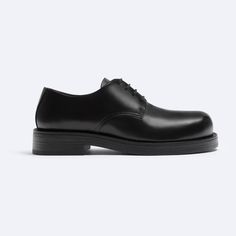 Nwt. Zara Man Black Leather Derby Style Shoes. Made Of Leather. Smooth Upper. Lacing With Four Pairs Of Eyelets. Rounded Shape. Chunky Tonal Sole. Size 8. Ref. 2416/220. Sh 5 Derby Shoes Men, Man Black, Zara Man, Zara Shoes, Derby Shoes, Zara Black, Derby, Fashion Shoes, Shoes Mens