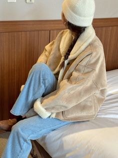 #OutfitInspo #FashionStyle #OOTD #StyleGoals #FashionTrends #WardrobeGoals #StreetStyle #FashionInspiration #ChicOutfits #LookBook #FashionAddict #StyleDiaries Lady Coat, Cute Outfits With Jeans, Winter Pattern, Uggs Outfit, Winter Capsule Wardrobe, Autumn 2023, Women Jacket, Cold Weather Outfits