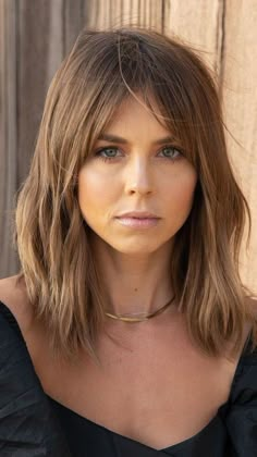 Long Choppy Textured Bob, Short Versus Long Hair, Choppy Lob Haircut Shoulder Length, Medium Length Haircut Layers Straight, Medium Length Haircut With Side Bangs, Fringe Bangstyle Hair, Lob With Long Bangs, Textured Lob With Curtain Bangs, Shoulder Length With Bangs