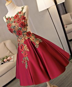 Mexican Quinceanera Dresses, Quince Dresses Mexican, Quinceñera Dresses, Red Quinceanera Dresses, Dama Dresses, Satin Short, Dress Homecoming, Mexican Dresses, Short Prom Dress