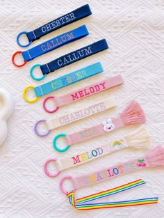 a table topped with lots of different types of name tags