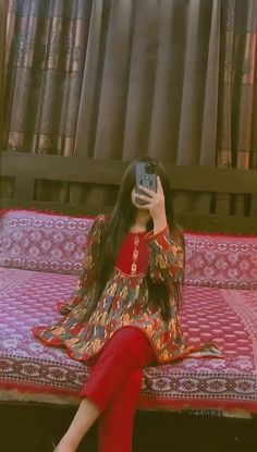 Real Girls Dpz Instagram, Girls Real Dp, Real Girls Dp, Real Girls Dpz, Sitting Selfie, Aesthetic Dp Ideas, Islamic Thumbnail, Girls Attitude Dp, Ootd Story