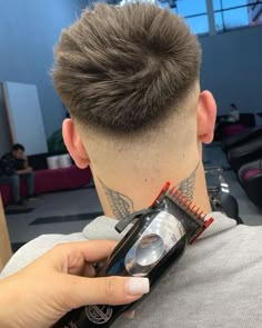 Mens Haircuts Quiff, Very Short Hair Men, Trending Hairstyles For Men, Men Fade Haircut Short, Fade Haircut Styles, Drop Fade Haircut, Mens Haircuts Short Hair, Gents Hair Style, Men Haircut Curly Hair