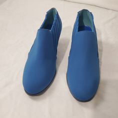 New In Box Woman's Size 7.5m Color Blue Stylish Blue Slip On With A 2 Inch Kitten Heel. Box C Blue Slip-on Office Heels, Blue Ankle-high Heels With 4-inch Heel, Blue Platform Boots With Pointed Toe, Blue Platform Heels In Synthetic Material, Blue Synthetic Boots With Round Toe, Light Blue Pointed Toe Heels In Synthetic, Blue Slip-on Heels For Office, Light Blue Pointed Toe Synthetic Heels, Blue Closed Toe Formal Boots