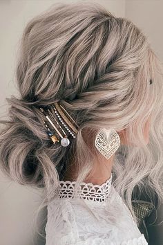 Wedding Hairdo For Medium Hair, Medium Length Updos For Wedding, Boho Updo For Short Hair, Hair Accessory Styles, Bohemian Hairstyles For Short Hair, Hair Styles For Medium Length 2022, Cool Updos For Medium Hair, Up Does For Medium Length Hair, Bohemian Hairstyles For Medium Hair