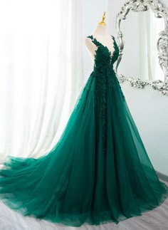 Emerald Green Dress Elegant, Dark Green Wedding Dress, Emerald Wedding Dress, Green Fantasy Dress, Green Tulle Prom Dress, Emerald Green Wedding Dress, Prom Dress Ideas, Green Wedding Dresses, Tulle Party Dress