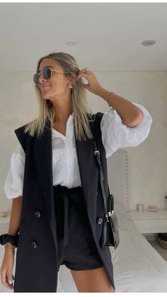 Long Waistcoat Outfit, Waistcoat Outfit, Smart Casual Women Outfits, Outfit Zara, Sleeveless Blazer, Winter Fashion Outfits Casual, Outfit Vintage, Blazer Beige