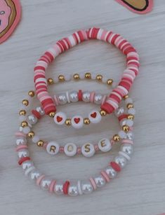 Bracket Bead Ideas, Beads Inspo Bracelet, Summer Bracelets Beads Ideas, Braclet Aesthetic Bead, Beads Inspo Aesthetic, Bracelets To Make With Clay Beads, Cute Braclet Aesthetic, Aesthetic Heishi Bracelet Ideas, Aesthetic Braclets Ideas Beads