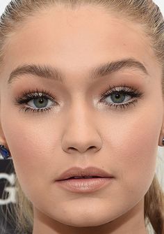 Close-up of Gigi Hadid at the 2015 Elton John AIDS Foundation Academy Awards viewing party. http://beautyeditor.ca/2015/02/25/oscars-after-parties-2015 Gigi Hadid Makeup, Make Up Designs, Party Make-up, Oscars 2015, Hooded Eye Makeup, Braut Make-up, How To Apply Eyeliner, Skin Hair, Eye Makeup Tips