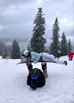 snowboard couple on ski trip Skiing Couples, Snowboard Poses, Ski Couple Pictures, Ski Couple Photos, Ski Snowboard, Ski Couples Pics, Ski Trips, Ski Group Photo, Ski Trip With Boyfriend