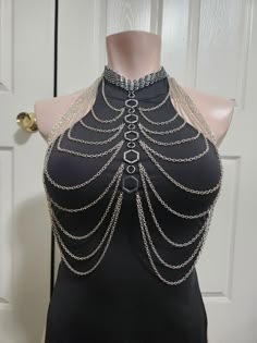 The Choker necklace is 16" and can be changed if needed, It's a european 4 in 1 weave made of  3/16" 18G Black painted aluminum jump rings, 1/4" 18G bright aluminum jump rings. the sternum portion is made of the same 3/16" 18G black jump rings, 5/16" 16G Bright aluminum jump rings, and 1" Hexagon chandeliers, as well a 26' of 4mm Nickel free steel chain Chain Reference, Classy Edgy, Costumes Couture, Fashion Notes, Moral Dilemma, Hair Photography, Chain Maille, Dream Doll, Body Harness