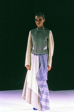 Deconstruction Fashion, Runway Fashion Couture, High Fashion Editorial, Rei Kawakubo, Nice Style, Runway Looks, Fashion Design Clothes, Fashion Show Collection, Japanese Fashion