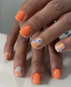 Cute Orange Nails Short, Short Summer Nail Designs 2024, Trendy Summer Nails 2024, Nail Ideas Shellac, Short Summer Nail Ideas 2024, June Nails Ideas 2024, Eye Shadow Nails, Summer Gel Nails