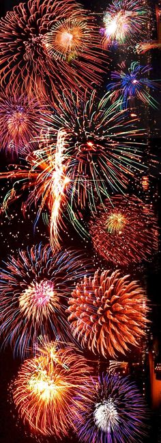 fireworks are lit up in the night sky with many colors and shapes on display,