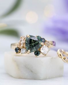 Sapphire Engagement Rings: 30 Engagement Rings For Your Proposal Boho Chic Bride, Ceremony Arrangement, Wedding Hairstyles For Medium Hair, Sapphire Engagement Rings, Engagement Ring Inspiration, Wedding Guest Hairstyles, Planning Wedding, Black Bride, Planning Inspiration