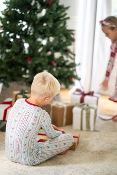 Get ready for a cozy and festive holiday season with our Vintage Christmas two-piece bamboo Christmas pajamas for toddlers and kids, exclusively from Autumn Moon Kids Clothing. Featuring a charming candy cane and stripe print in mint and red, these unisex pajamas are perfect for both boys and girls, making them an ideal choice for matching family Christmas pajamas. Whether you’re searching for toddler Christmas pajamas, a holiday gift, or festive family matching sleepwear, our two-piece set is d Matching Sleepwear, Toddler Christmas Pajamas, Cane Cane, Autumn Moon, Christmas Pajamas Kids, Matching Family Christmas Pajamas, Unisex Pajamas, Snow Much Fun, Matching Christmas Pajamas