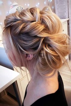 Lovely Medium Length Hairstyles for a Romantic Valentines Day Date ★ See more: http://lovehairstyles.com/medium-length-hairstyles-valentines-day/ Hairstyles Summer, Bun Hairstyles For Long Hair, Penteado Cabelo Curto, Wedding Hairstyles Updo, Wedding Hairstyles For Long Hair, Formal Hairstyles, Wedding Hair And Makeup, Fall 2018, Hair Dos