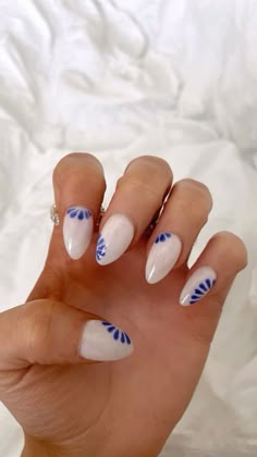 #bluenails #whitenail #summerstyle #summernails #nailsalon #nailart #naildesign Broken Nails, Vacation Nails, Pretty Acrylic Nails, Short Acrylic Nails, Cute Acrylic Nails