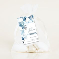 a bag filled with white and blue balloons