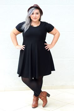 I used to have a black dress like this that was so comfortable and I wore it constantly Black Dress Black Tights Plus Size, Plus Size Outfits With Boots, Plus-koon Muoti, Plus Size Skater Dress, Black Plus Size, Look Rock, Plus Size Beauty