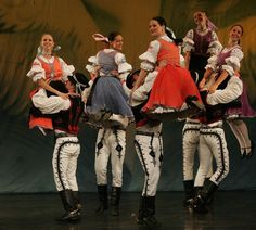 slovak folklor Shall We Dance, Folk Dresses, Folk Dance, Folk Costume, Slovakia, Folk Art