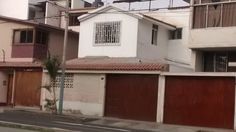 a row of houses with garages on the side of each one in an urban area