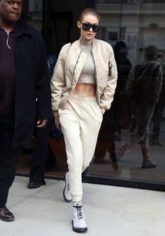 How To Wear Sweatpants Fashionably, How To Wear Sweatpants, White Lace Up Boots, Gigi Hadid Street Style, Gigi Hadid Style