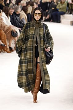 Ready To Wear Fall 2024, Coat 2024 Women, Fall Fashion Week 2024, Chloe Fashion Show 2024, Fall 24 Runway, Chloe Fw 2024, Fall Runway 2024, Winter 2025 Fashion, Chloe Fall Winter 2024